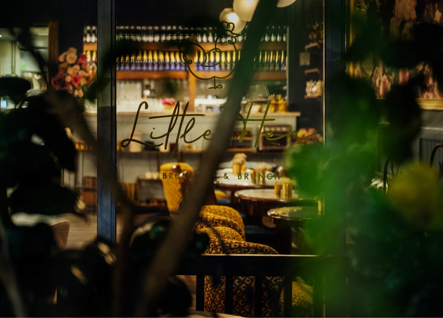 </p><h3>Local Favorites</h3>
<p>Coffee shops, juice bars, and a nice mix of casual and fine dining appear on every block.</p>