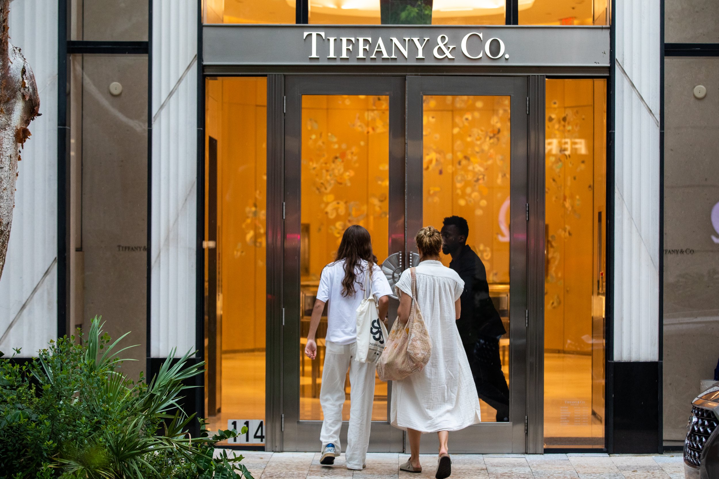 Exterior Tiffany & Co store in Miami with couple walking inside